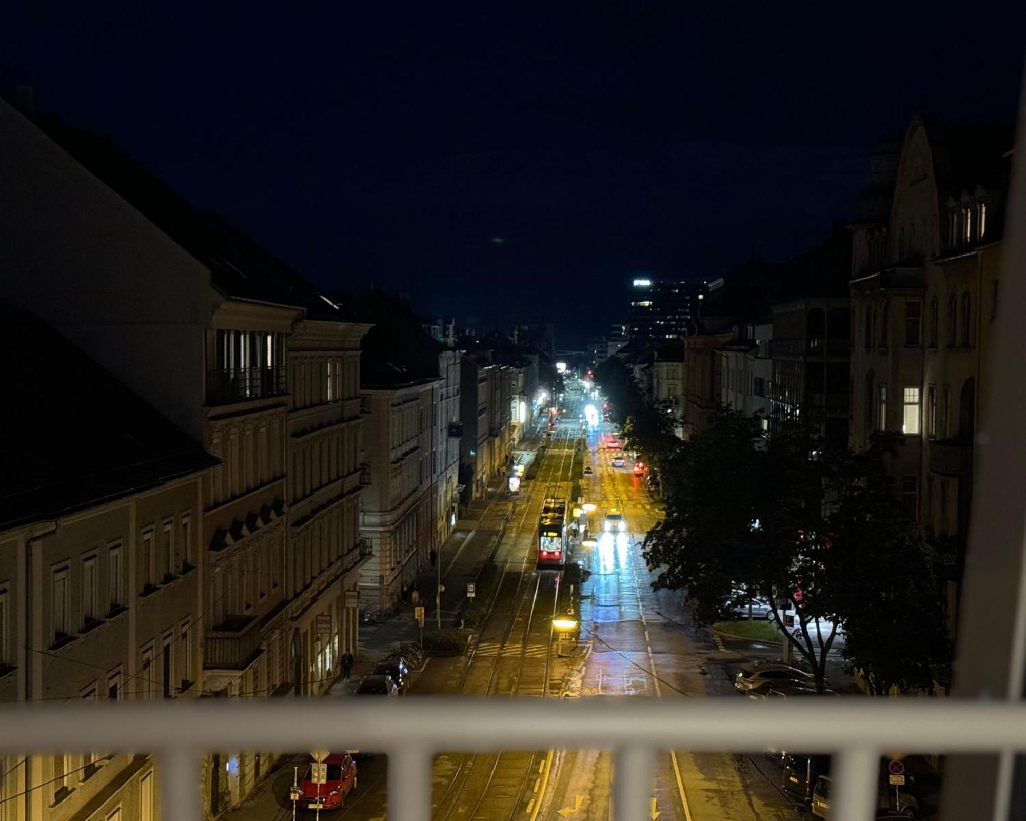 Modernes Apartment Im Zentrum Von Graz Bagian luar foto
